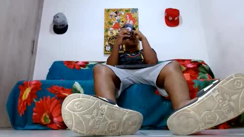 Snapshot of giant_feet chatting on 05/26/26, 04:03 BOSS online show from 05/26/26, 04:03