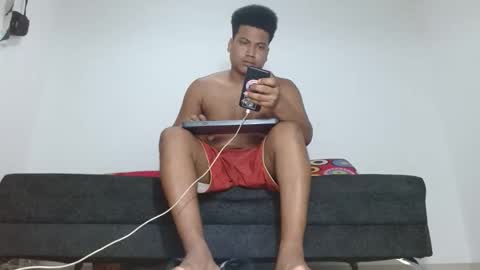 Snapshot of giant_feet chatting on 06/04/26, 04:40 BOSS online show from 06/04/26, 04:40