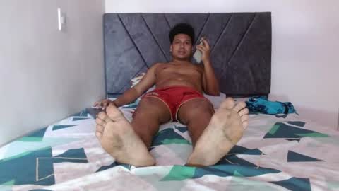 Snapshot of giant_feet chatting on 07/21/26, 03:03 BOSS online show from 07/21/26, 03:03