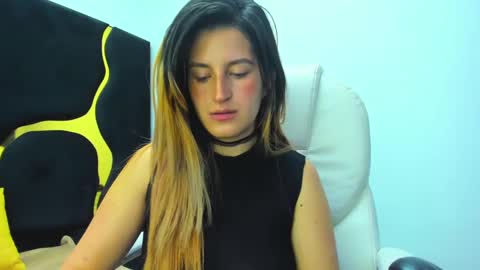 Snapshot of giaroussel chatting on 03/11/25, 02:18 GiaRoussel online show from 03/11/25, 02:18