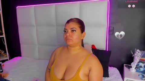 Snapshot of gigi_duran chatting on 05/08/26, 12:21 Gigi online show from 05/08/26, 12:21