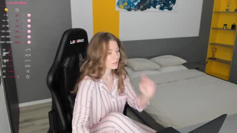 gigihadd online show from 12/31/24, 12:04