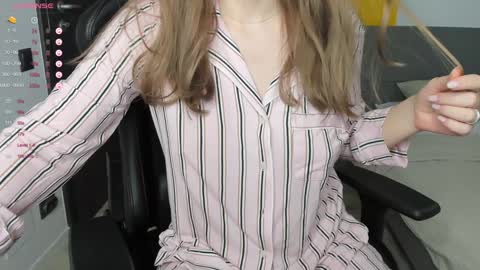 gigihadd online show from 12/31/24, 07:18