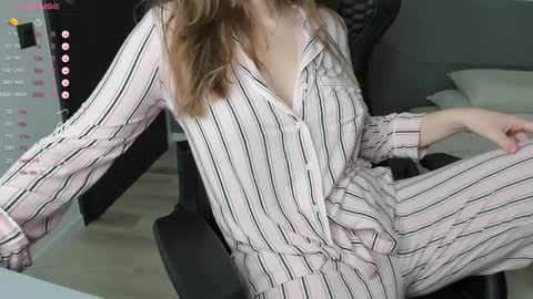 gigihadd online show from 01/21/25, 02:59