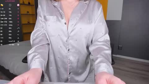 gigihadd online show from 02/12/26, 02:12