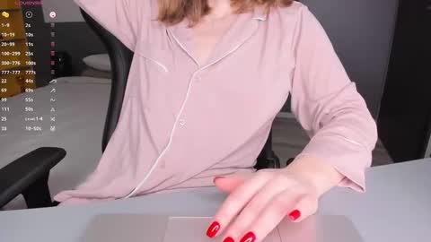 gigihadd online show from 03/08/26, 06:44