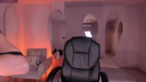 Snapshot of gigilee_ chatting on 12/22/24, 11:54 GIGI online show from 12/22/24, 11:54