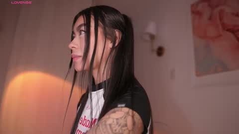 Snapshot of gigilee_ chatting on 10/05/25, 08:18 GIGI online show from 10/05/25, 08:18