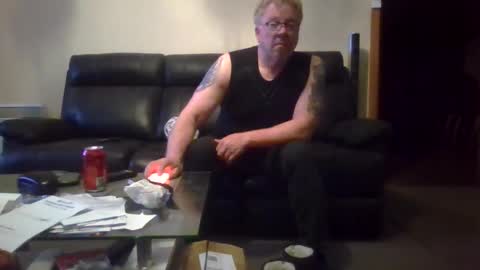 gimmmieoooo online show from 10/10/25, 08:57