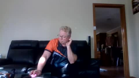 gimmmieoooo online show from 04/15/26, 05:47