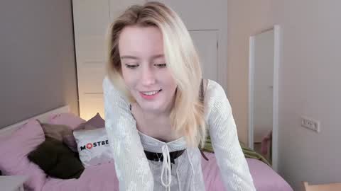 Snapshot of gin_yoon chatting on 12/04/24, 06:33 Gin online show from 12/04/24, 06:33