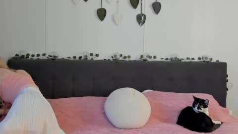 Gin online show from 03/19/26, 06:28