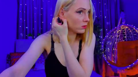 Snapshot of gina_lovelyy chatting on 02/08/26, 12:47 Gina online show from 02/08/26, 12:47