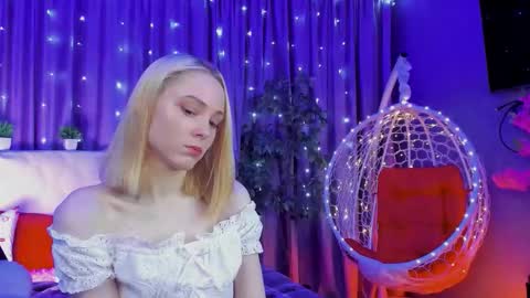 Snapshot of gina_lovelyy chatting on 02/14/26, 01:24 Gina online show from 02/14/26, 01:24