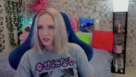 Snapshot of gina_lovelyy chatting on 07/27/26, 01:23 Gina online show from 07/27/26, 01:23