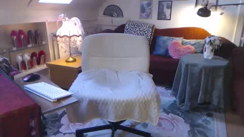 Snapshot of ginablondecam chatting on 05/15/26, 06:04 Gina online show from 05/15/26, 06:04