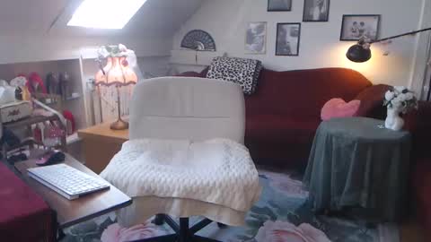 Snapshot of ginablondecam chatting on 06/10/26, 10:58 Gina online show from 06/10/26, 10:58