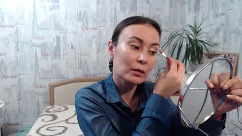 Snapshot of ginaxsoulah__ chatting on 10/05/25, 10:35 ginaxsoulah online show from 10/05/25, 10:35