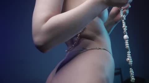        im expecting 350 thumbs up on my altar   online show from 02/24/25, 01:13