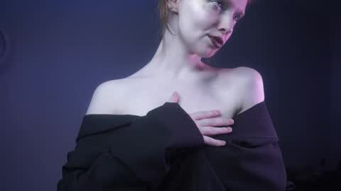        im expecting 350 thumbs up on my altar   online show from 10/04/25, 10:19