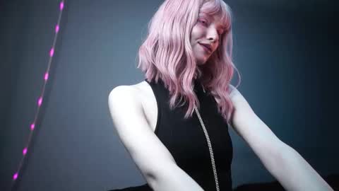        im expecting 350 thumbs up on my altar   online show from 02/25/26, 10:19