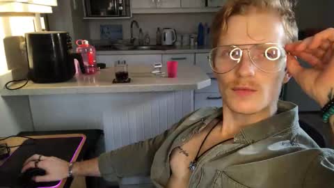 Snapshot of gingerboy_69 chatting on 09/10/25, 05:07 Jay online show from 09/10/25, 05:07