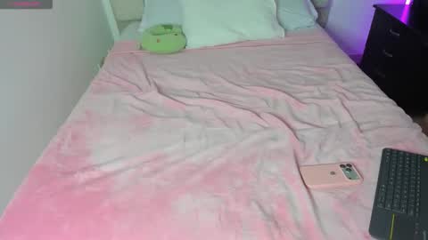 Sophie online show from 12/16/25, 01:21