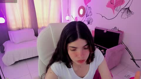 Snapshot of ginnywett chatting on 05/11/26, 02:45 Kendall online show from 05/11/26, 02:45
