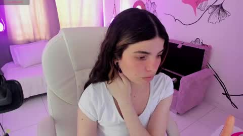 Snapshot of ginnywett chatting on 05/11/26, 04:04 Kendall online show from 05/11/26, 04:04