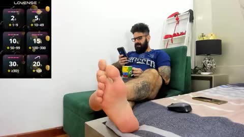 gio_lorenz online show from 10/15/25, 01:22