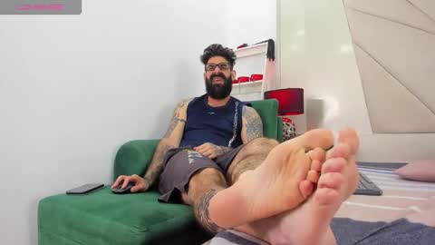 gio_lorenz online show from 11/04/25, 01:32