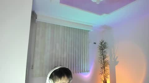 Snapshot of gio_russo chatting on 06/29/26, 11:27 GioRusso online show from 06/29/26, 11:27