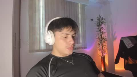 Snapshot of gio_russo chatting on 07/21/26, 10:12 GioRusso online show from 07/21/26, 10:12