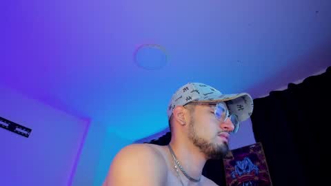 GIOMAR REYES online show from 12/24/24, 07:39