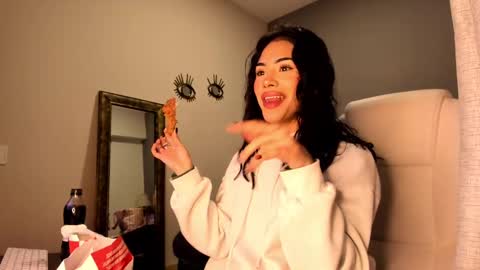 Giovanna  online show from 09/24/25, 05:00