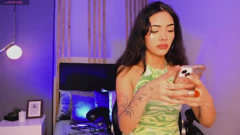 Snapshot of giovanna_oliveira chatting on 04/19/26, 05:51 Giovanna online show from 04/19/26, 05:51