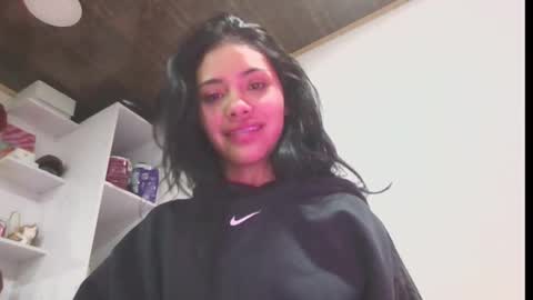 Snapshot of giovanna_oliveria chatting on 12/16/25, 01:21 giovanna_oliveria online show from 12/16/25, 01:21