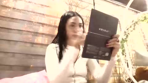 Snapshot of giovanna_oliveria chatting on 12/20/25, 11:01 giovanna_oliveria online show from 12/20/25, 11:01