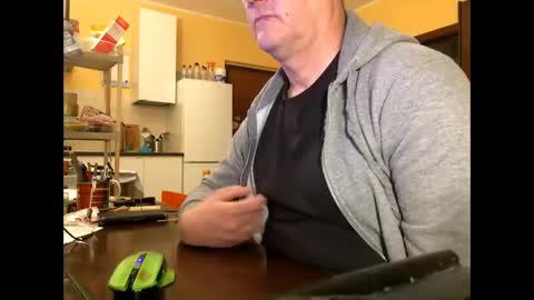 giovanni_1964 online show from 03/10/25, 05:22