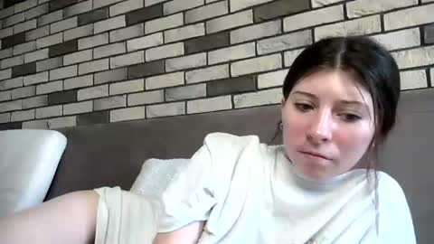 Snapshot of girl_cute007 chatting on 06/14/26, 05:15 girl_cute007 online show from 06/14/26, 05:15