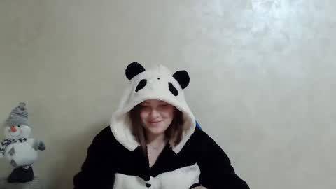 Snapshot of girl_leya chatting on 12/04/24, 03:04 girl_leya online show from 12/04/24, 03:04