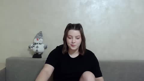 Snapshot of girl_leya chatting on 12/05/24, 10:34 girl_leya online show from 12/05/24, 10:34