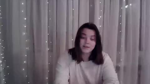 Snapshot of girl_leya chatting on 02/19/25, 08:31 girl_leya online show from 02/19/25, 08:31