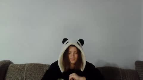 Snapshot of girl_leya chatting on 09/26/25, 07:51 girl_leya online show from 09/26/25, 07:51