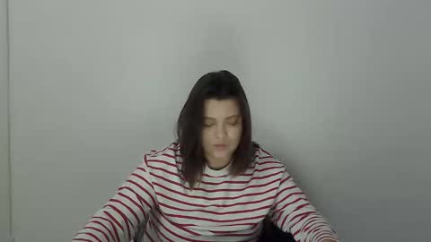 Snapshot of girl_leya chatting on 10/04/25, 07:56 girl_leya online show from 10/04/25, 07:56