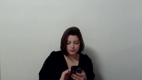 Snapshot of girl_leya chatting on 11/12/25, 08:08 girl_leya online show from 11/12/25, 08:08