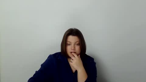 Snapshot of girl_leya chatting on 11/18/25, 08:13 girl_leya online show from 11/18/25, 08:13