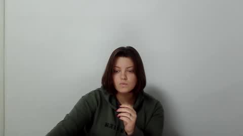 Snapshot of girl_leya chatting on 11/21/25, 08:18 girl_leya online show from 11/21/25, 08:18