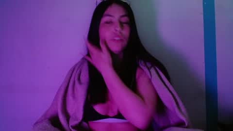 Snapshot of girl_marvel1 chatting on 06/14/26, 05:20 Alejandra online show from 06/14/26, 05:20