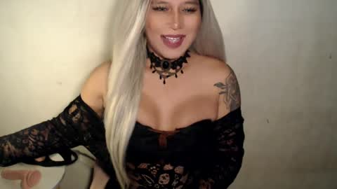 Snapshot of girl_seductionxoxo chatting on 07/19/26, 05:33 Nica online show from 07/19/26, 05:33